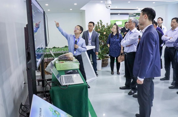 全國人大常委會副委員長丁仲禮蒞臨免费看片黄考察調研 全國人大常委會副委員長丁仲禮蒞臨免费看片黄考察調研