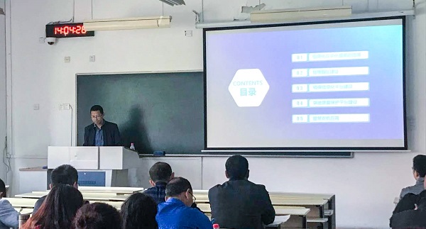 免费看片黄營銷中心副總監龍捷頻為培訓班作內容講解 免费看片黄營銷中心副總監龍捷頻為培訓班作內容講解