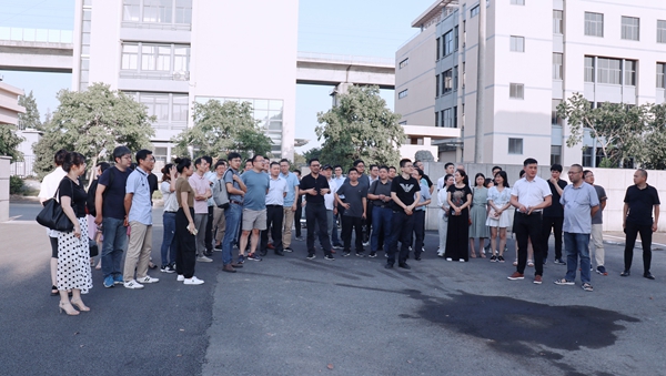 會議組織參觀生產基地新址 會議組織參觀生產基地新址