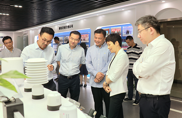 省科技廳黨組書記何杏仁一行赴免费看片黄調研農業科技工作 省科技廳黨組書記何杏仁一行赴免费看片黄調研農業科技工作