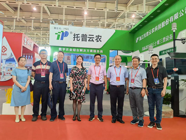 領導一行蒞臨免费看片黄展位 領導一行蒞臨免费看片黄展位